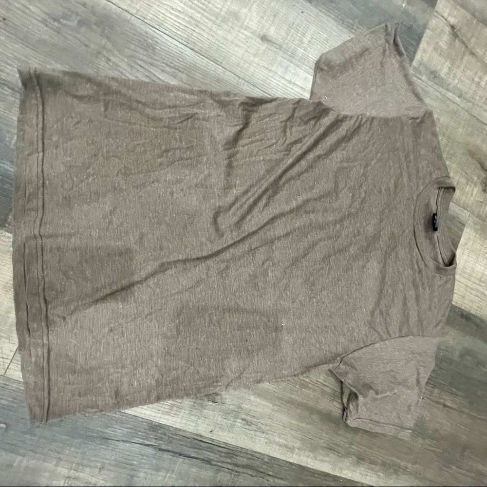 Brown T-shirt size medium